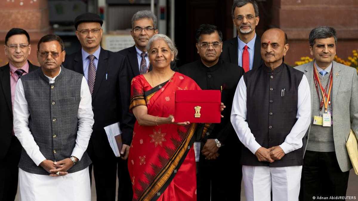 मोदी सरकार 2.0 के आखिरी पूर्ण बजट में मध्यम वर्ग को रिझाने की कोशिश